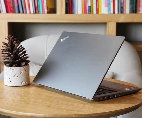 Máy được thiết kế chất liệu cao cấp, chắc chắn, bàn phím có độ nảy cao, công nghệ cảm biến vân tay an toàn và dung lượng pin khủng. Ảnh: laptopfull.com