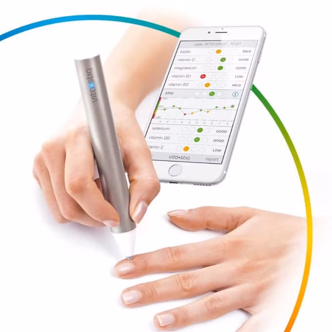 Bút khám sức khoẻ Vitastiq là một cây bút sáng tạo, nó sẽ kết hợp với một ứng dụng di động để xác định lượng vitamin và khoáng chất có trong cơ thể bạn. Kết quả có được sẽ hiển thị lên điện thoại di động hoặc máy tính bảng . Dù không thề thay thế chức năng của bác sĩ, nhưng nó có thể giúp bạn điều chỉnh chế độ ăn uống của bạn tốt hơn cho sức khoẻ của mình.