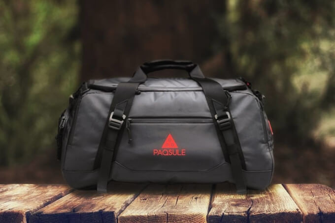 Paqsule là một chiếc túi thông minh. Chỉ cần bấm nút điều khiển nó sẽ tự động làm sạch các vi trùng và mùi khó chịu bằng ánh sáng cực tím và ozone được tích hợp sẵn trong túi. Paqsule có thể điều khiển bằng ứng dụng iOS / Android, thiết bị này còn có hơn 20 tính năng cao cấp khác trong việc xử lý và làm sạch đồ dùng cá nhân.