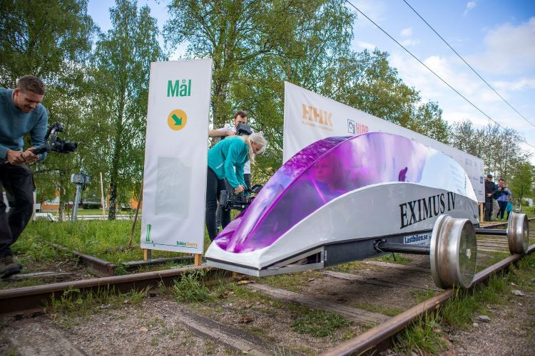 Mức tiêu thụ năng lượng cho các phương tiện tham gia được đo bằng watt-giờ và sau đó chia cho số lượng hành khách trên xe. Trong năm đầu tiên tham gia cuộc thi Delsbo Electric, Eximus IV được làm bằng vật liệu siêu nhẹ, đã giành vị trí đầu tiên với công suất đáng kinh ngạc 0, 840 watt-giờ/người/km, nhưng nó đã được cải thiện sau mỗi năm.