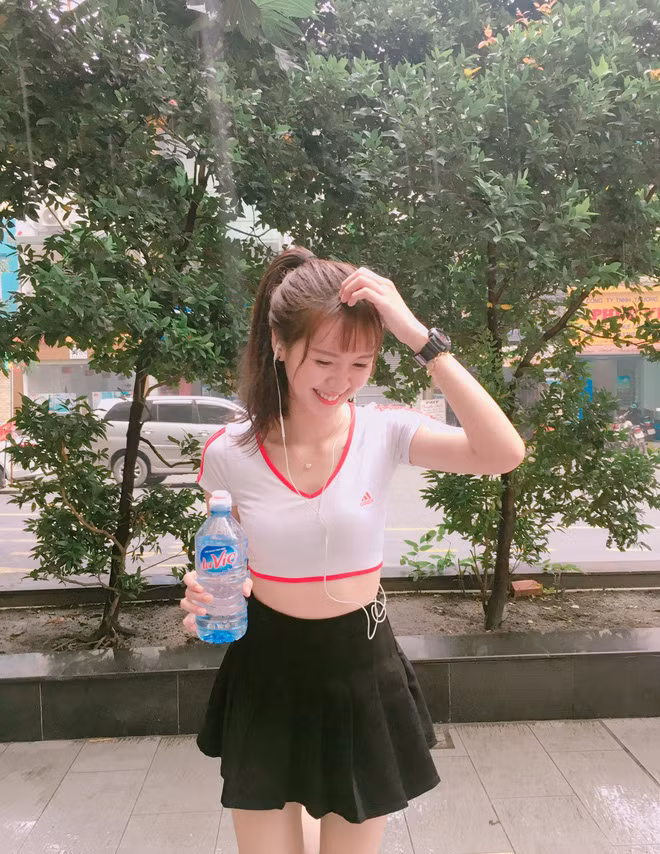 Từ khi chia tay với bạn trai cũ là streamer đình đám ViruSs thì Ngân Sát Thủ vẫn đang lẻ bóng mùa Giáng sinh này.