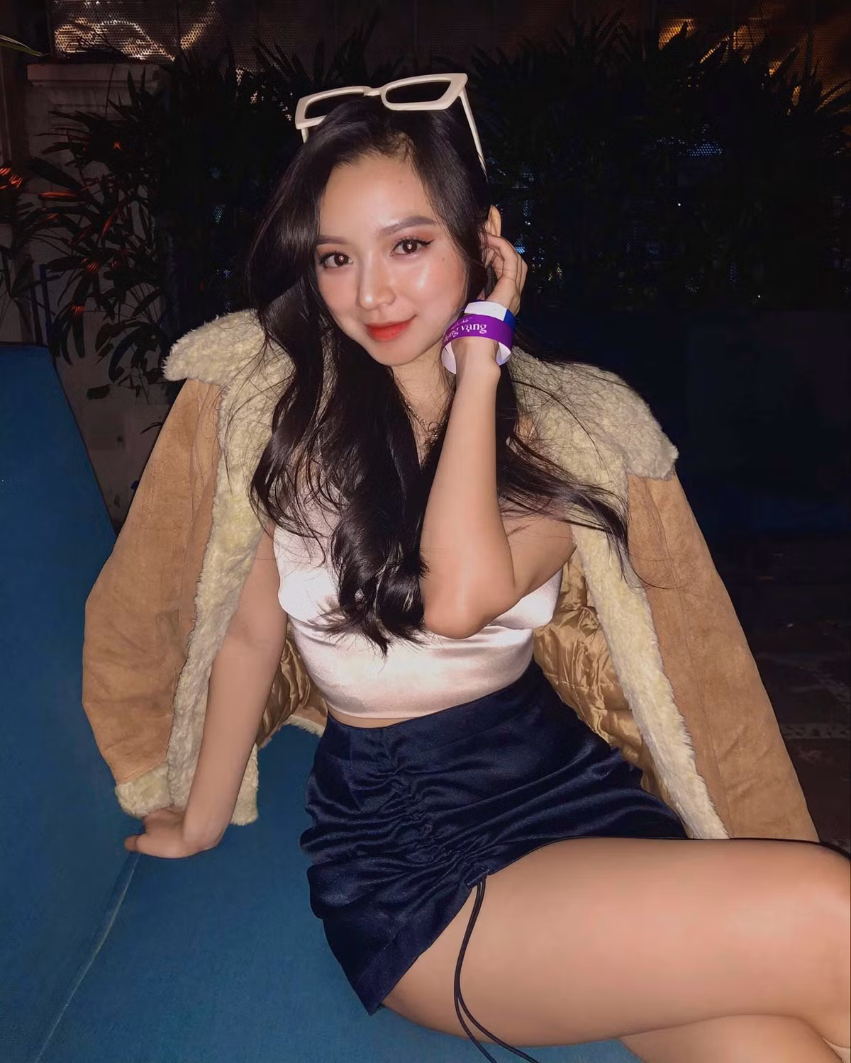 Kim Chi luôn biết cách chọn trang phục để tôn lên vóc dáng quyến rũ của mình dù ở bất cứ hoàn cảnh nào.