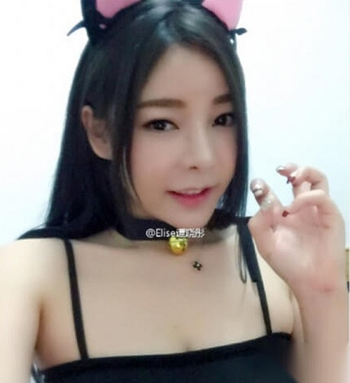 Cùng với sự phát triển nhanh chóng của thời đại Internet, năm 2016, Đàm Hiểu Đồng dần dấn thân thêm vào nghề streamer và rất thành công khi trở thành thành viên của một thương hiệu game nổi tiếng ở Trung Quốc.