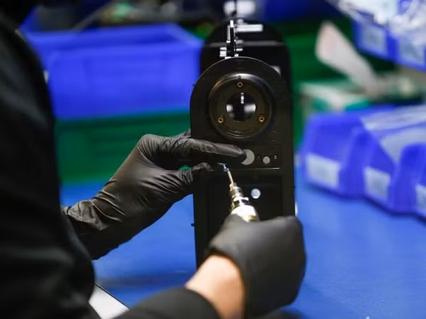 Hang xe General Motors chuyen huong san xuat may tho chong Covid-19