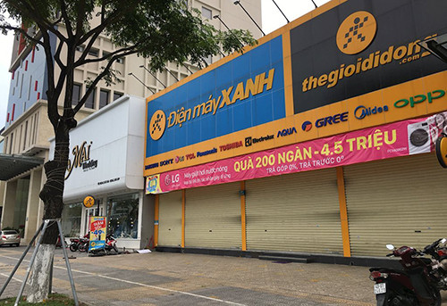 COVID-19: Dien thoai dua nhau giam, chon dong nao ngon bo re?-Hinh-2