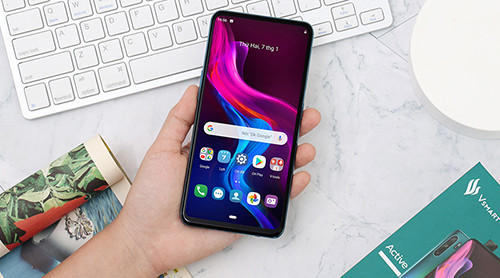 COVID-19: Dien thoai dua nhau giam, chon dong nao ngon bo re?-Hinh-5