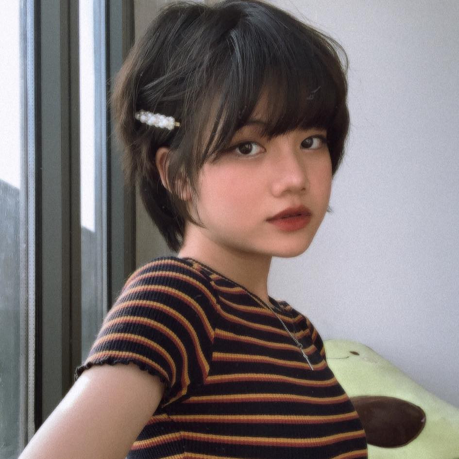 Sở hữu nét mặt rất giống với Linh Ngọc Đàm, dân tình còn lầm tưởng họ là cặp chị em song sinh.