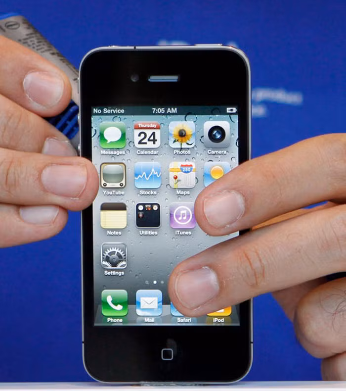 Đây là chiếc iPhone mang thiết kế mới, được Apple gọi là "smartphone mỏng nhất lịch sử" với màn hình Retina, camera trước phục vụ tính năng gọi video FaceTime.