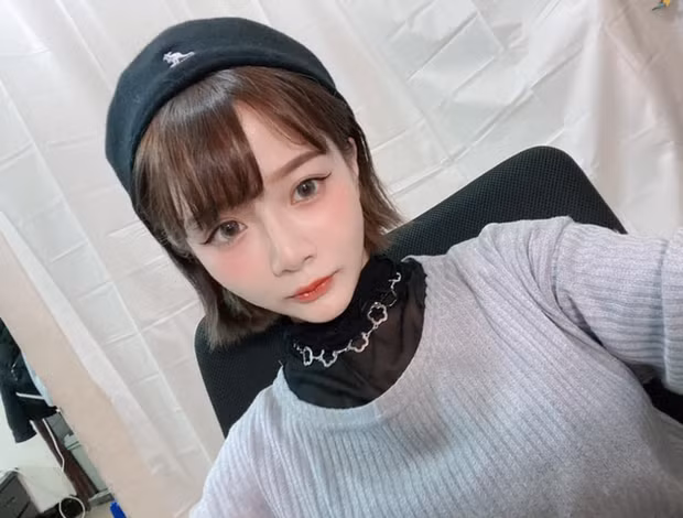 Qian Qian là một trong những nữ streamer nổi tiếng trên mạng xã hội xứ Trung. Điều đặc biệt là cô nàng chỉ mới chính thức bước sang tuổi 18 dù trước đó ít nhiều đã có được danh tiếng.