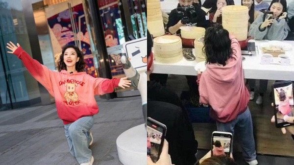 Hình ảnh khác của Phùng Đề Mạc được người hâm mộ ghi lại khi đang tham gia một sự kiện. Khó mà có thể tin rằng đây là cùng một người.