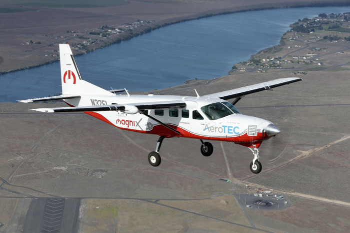 Ganzarski dự đoán máy bay điện sẽ thực hiện mọi chuyến bay dưới 1.600 km trong vòng 15 năm tới nhưng trước hết cần cải tiến công nghệ pin.