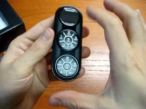 Thiết kế kết hợp ba vòng tròn, vòng trên cùng đặt màn hình và hai vòng bên dưới đặt bàn phím. Nó không chỉ khiến Toshiba G450 trông xấu xí mà còn làm cho người dùng bị ức chế khi sử dụng. Mời quý độc giả đón xem thêm video Tá hoả với thủ phạm ngốn pin iPhone - Nguồn: KÊNH VTC1