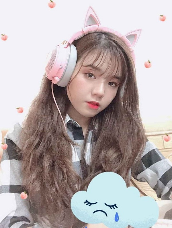 Chẳng chiêu trò, cũng nói không với scandal, Chi Nona (Trần Mỹ Chi) được cộng đồng chơi Free Fire biết đến bởi chính tài năng chơi game và tính cách gần gũi, đáng yêu trong mỗi lần livestream game.