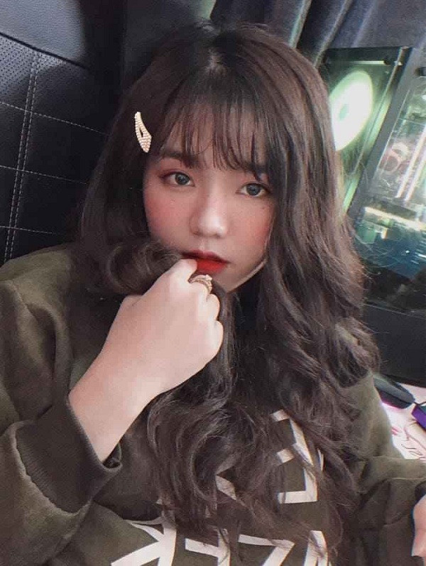 Cô nàng game thủ Free Fire xinh đẹp này cùng với Chipi Gaming, Cow TV và HUNGAKIRA Mobile từng đạt Top 2 League Thách chung kết Free Fire Streamers đại chiến đầu năm 2020 vừa qua.