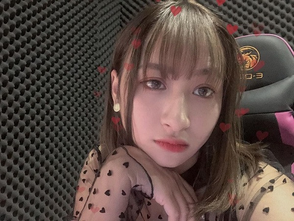 Không chỉ chơi game giỏi, cô nàng còn cuốn hút bởi nhan sắc xinh đẹp đáng yêu mà nhận hơn 16 nghìn lượt theo dõi trên trang cá nhân.