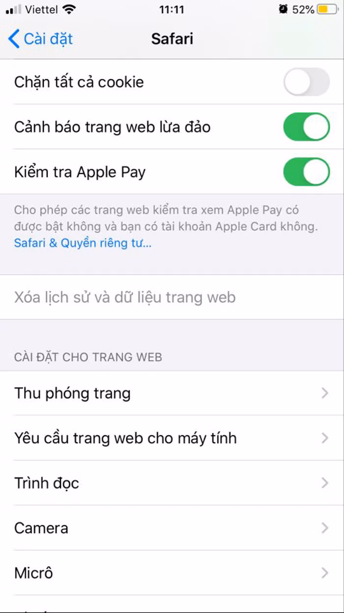 Xoá bộ nhớ đệm trong Safari. Trước khi thực hiện xoá dữ liệu, bạn cần đảm bảo rằng mình đã nhớ tất cả các mật khẩu. Quá trình này sẽ khiến bạn bị đăng xuất ra khởi các website mà mình thường truy cập. Ở “Settings”, tìm “Passwords &amp; Accounts” và chọn “Safari”. Lúc này bạn sẽ thấy tuỳ chọn “Clear History and Website Data.” Điện thoại sẽ yêu cầu bạn xác nhận lại yêu cầu. Sau khi xác nhận, bộ nhớ đệm trong Safari sẽ được xoá.