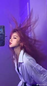 Bắt đầu từ những clip hất tóc cực chất, Đao Tiểu Đao Sama được nhiều người đặt cho biệt danh "thánh tạo trend" trên MXH Tik Tok.