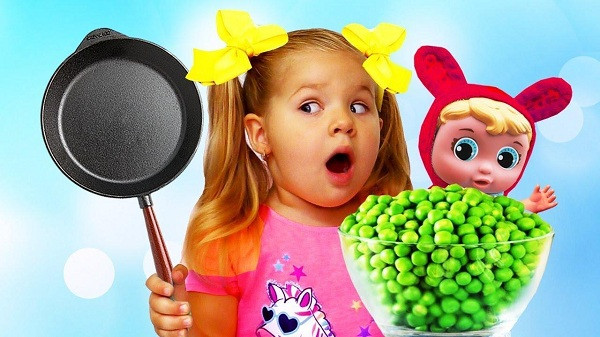 Nhắc đến những triệu phú nhí kiếm tiền khủng trên Youtube không thể bỏ qua cô bé Diana - ngôi sao của kênh Kids Diana Show. Siêu sao nhí này thường xuất hiện cùng em trai Roma trong video của mình thu hút 32,2 triệu follows, tương ứng với thu nhập dự kiến 2,8 triệu USD - 44,7 triệu USD.