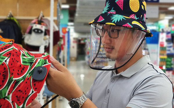 Qua quảng cáo của người bán, mặc dù loại mũ này xuất xứ từ Trung Quốc. Tuy không thể thay thế khẩu trang, nhưng có tác dụng giảm thiểu được sự lây lan dịch bệnh khi tiếp xúc hoặc đến chỗ đông người, nhất là khi nói chuyện trực tiếp.