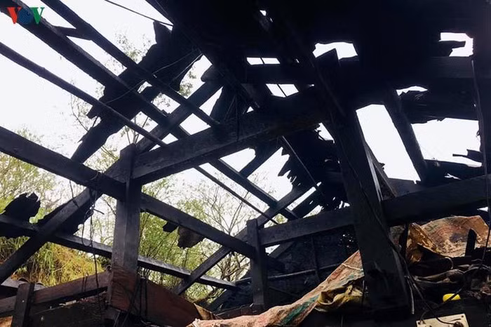 Ông Vương Thế Mẫn, Phó Chủ tịch UBND huyện Phong Thổ, tỉnh Lai Châu cho biết, đến nay, trên địa bàn có 2 người chết, 1 người mất tích do lũ cuốn, 2 người bị thương được đưa đi cấp cứu.