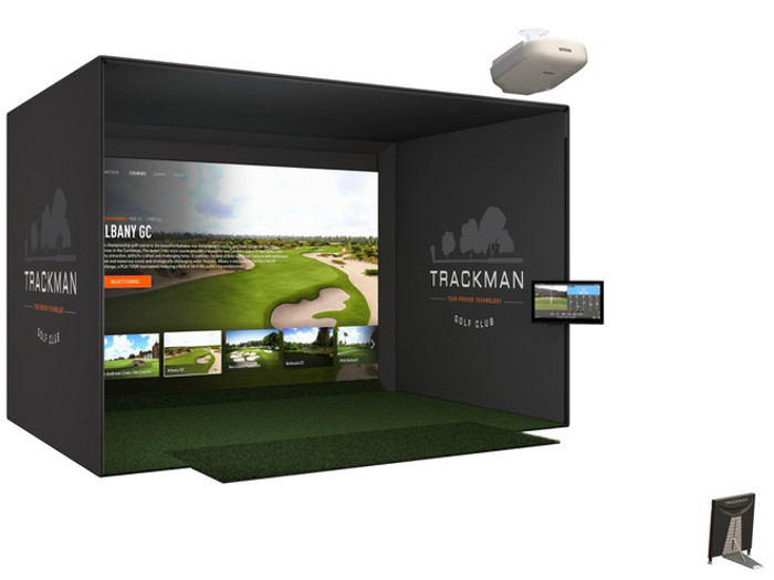 Một hệ thống mô phỏng chơi golf gồm 3 phần: thiết bị quây gồm máy chiếu và màn hình, một màn hình theo dõi các cú swing, ghi dữ liệu của người chơi và dữ liệu của các khóa học thực hành ảo.