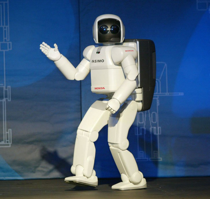 Từ khi ra đời, Asimo cũng đã có nhiều hoạt động trên toàn thế giới như đá bóng với Tổng thống Mỹ Obama, tham gia vào chương trình Kelly Ripa, có một nhóm nhảy,... những hoạt động này nhằm làm cho robot Asimo thân thiện với con người hơn.