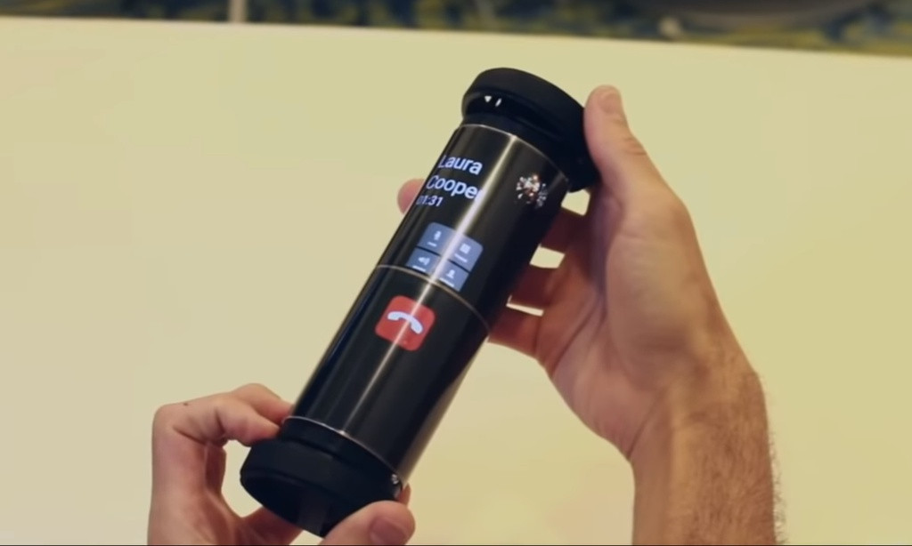 Mặc dù vậy, thiết kế này đã được các nhà nghiên cứu đến từ Đại học Queen, Canada biến thành một nguyên mẫu vào năm 2018. Chiếc MagicScoll có hình dáng tương tự một cuộn giấy da, sở hữu màn hình OLED 7,5 inch với thân trụ được in 3D. Trên thực tế, LG đã từng cấp bằng sáng chế và đăng ký nhãn hiệu cho một thiết bị tương tự.