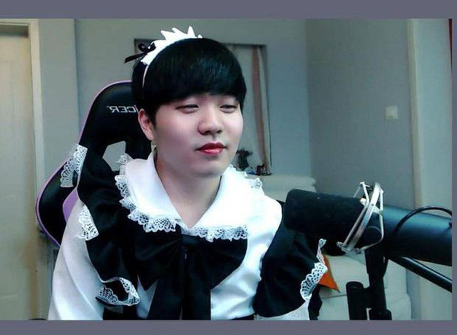 Rockie chàng tuyển thủ đường giữa của đội tuyển Invictus Gaming đã có màn ăn mừng chiến thắng tại Chung kết Thế giới 2018 đầy đáng nhớ.