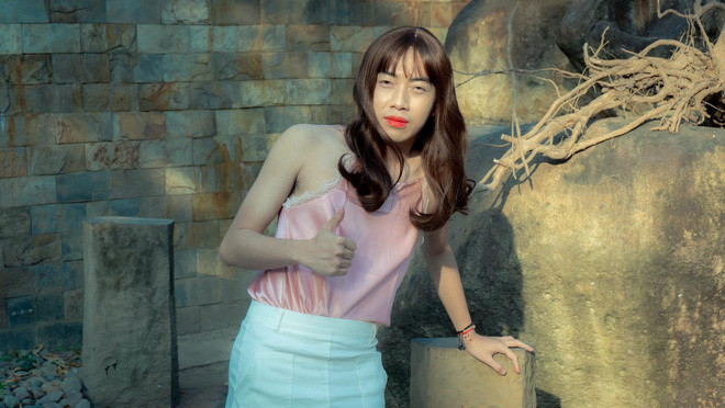 Thực hiện phim ngắn mang tên Trận chiến thả thính nhằm quảng bá cho nhãn hàng vào tháng 4/2019, Cris Devil Gamer đã thể hiện sự lầy lội hết cỡ của mình với màn hóa thân thành một cô gái.