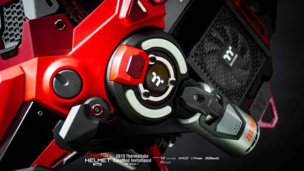 Ngoài ra, bộ case siêu độc còn được trang bị ổ cứng Plextor SSD M9PeGN 256GB M.2 2280 PCIe NVMe 3.0 x4.