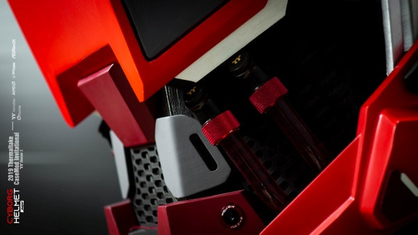 Theo tác giả, đến 80% thiết kế và vỏ máy của bộ case máy tính mô phỏng robot đến từ tương lai này được làm từ công nghệ in 3D.