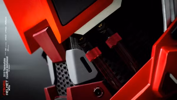 Theo tác giả, đến 80% thiết kế và vỏ máy của bộ case máy tính mô phỏng robot đến từ tương lai này được làm từ công nghệ in 3D.