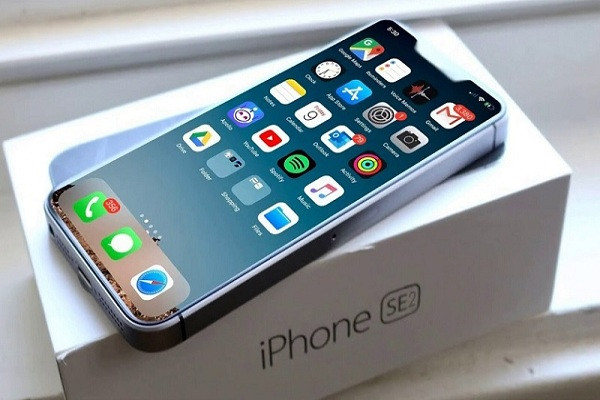 JerryRigEverything mới đây đã chọn chiếc smartphone giá rẻ iPhone SE 2020 của Apple làm đối tượng để thực hiện kiểm tra độ bền. Khỏi phải nói, người xem đã ''xót xa'' thế nào khi chứng kiến những màn ''tra tấn'' smartphone, thậm chí thả rơi iPhone SE 2020 của Youtuber này.