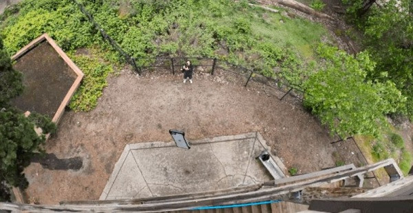 Loại ốp lưng này là cứu tinh cho bất kỳ dòng smartphone nào trong trường hợp thả rơi từ độ cao như trên.