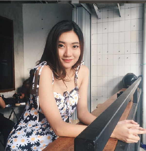 Không chỉ thu hút người xem bởi khả năng chơi game giỏi, cô nàng còn được mệnh danh là nữ game thủ quyến rũ nhất Đông Nam Á khi sở hữu khuôn mặt đẹp không góc chết, thân hình nóng bỏng chẳng khác nào siêu mẫu.