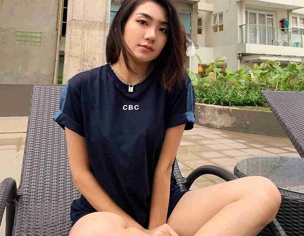 Nữ game thủ đa tài chia sẻ, cô đã từng ước mơ trở thành ca sĩ và theo đuổi đam mê đó của mình.