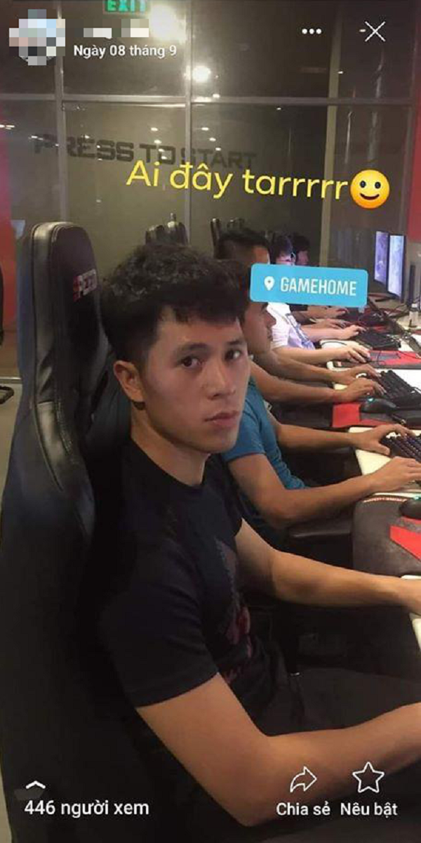 Đây không phải lần đầu tiên chàng hậu vệ Đình Trọng bị người hâm mộ “bắt quả tang” xả stress tại tiệm game. Anh chàng thậm chí còn tậu laptop gaming mới tại nhà có lẽ để thỏa mãn đam mê game bất tận. Ảnh: kenh14