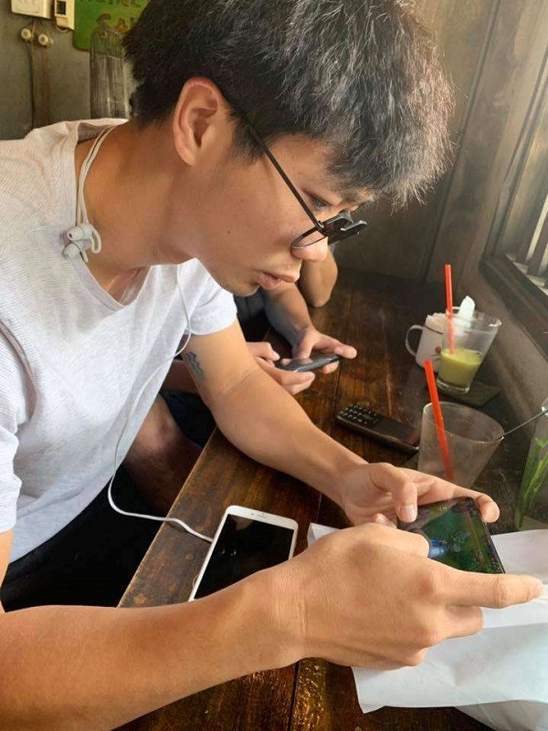 Có vẻ như Liên Quân chính là tựa game yêu thích của nhiều anh em khác trong đội tuyển bóng đá Việt Nam. Công Phượng không nằm ngoài vòng xoáy. Anh tiết lộ mình đã đạt mức rank Bạch Kim, còn Đình Trọng thì “tay to” hơn khi leo lên hẳn hàng cao thủ. Ảnh: ngoisao