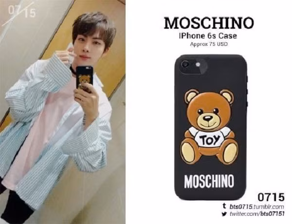 Anh cả Jin luôn mang bên mình ốp lưng gấu Teddy của Moschino với giá trị 75 USD (gần 2 triệu đồng).