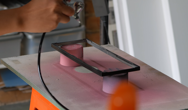 Từ các bước chọn keycap, sơn lại vỏ, làm logo,... đều được anh chàng này thực hiện vô cùng tỉ mỉ, chi tiết.