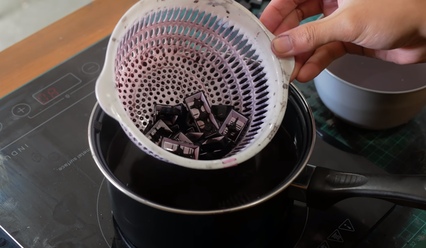 Sau khi đã đạt đủ yêu cầu thời gian thì vớt keycap ra.