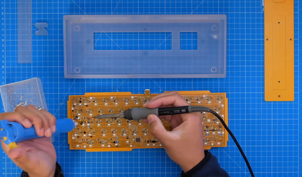 Vì quá yêu thích nhóm nhạc này, mới đây một YouTuber với nick name TaeKeyboards đã thực hiện video sáng chế một chiếc bàn phím cơ theo phong cách của BLACKPINK.