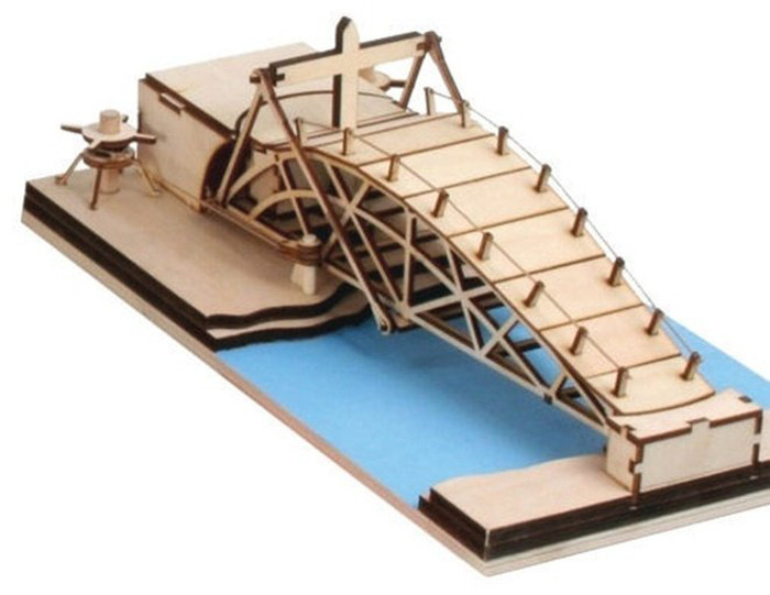 Da Vinci cho rằng một cây cầu di động, có thể quay được, là phương tiện hữu ích trong chiến tranh. Cây cầu được làm từ vật liệu cứng nhưng nhẹ, gắn với hệ thống dây và ròng rọc, cho phép một đội quân di chuyển qua và nhấc nó lên khi cần thiết.