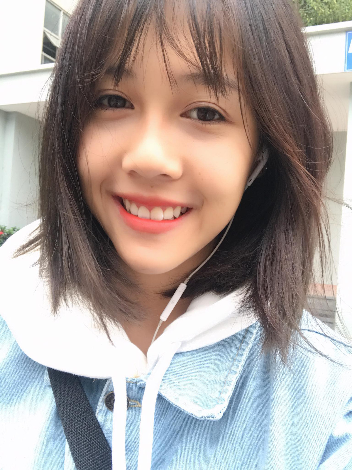 Nội dung mà nữ Youtuber này đem lại cho khán giả là những bản nhạc chế hay những vlog đời thường với phong cách cực hài hước, làm người ta phải cười lăn.