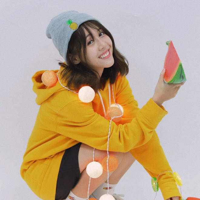 Cụ thể, cách xưng hô hay phát ngôn của nhân vật khá "chợ búa" với nhiều ngôn từ như :"Con thần kinh lung lay", "cái giống thấp kém", "hai con điên"... và kha khá những từ bậy hơn khiến người nghe không khỏi đứng hình.