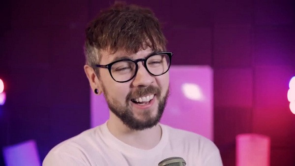 Cuối năm 2018, Jacksepticeye khai trương thương hiệu thời trang với một người bạn của mình, cũng là một YouTuber, Mark “Markiplier” Fischbach. Năm 2019, thống kê thu nhập của game thủ này là 11 triệu USD.