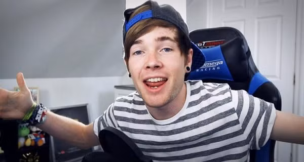  6. DanTDM (Daniel Middleton): Là một hiện tượng trên toàn cầu với những video về game Minecraft được hàng triệu người xem. Năm 2019, game thủ này có một tour quảng bá cho bộ phim trải nghiệm The Contest được nhiều người chú ý.