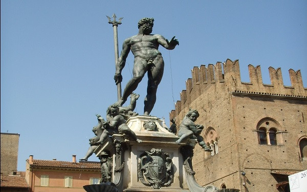 Theo email mà nền tảng mạng xã hội này gửi cho nhà văn người Ý, bức ảnh bà đăng tải bị chặn vì ''Việc sử dụng hình ảnh, video khỏa thân là không được phép, ngay cả khi vì lý do nghệ thuật, giáo dục''.