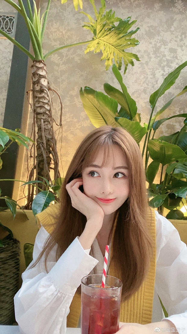 Sở hữu chiều cao 1,65m cộng thêm vóc dáng mảnh mai, nữ streamer này đi đến đâu đều thu hút mọi ánh nhìn.