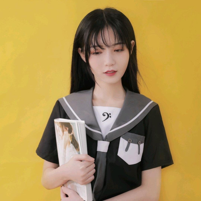 Nữ streamer xứ Trung này sở hữu nhan sắc dễ thương, trong sáng cùng vóc dáng thanh mảnh, làn da trắng đúng chuẩn hot girl.